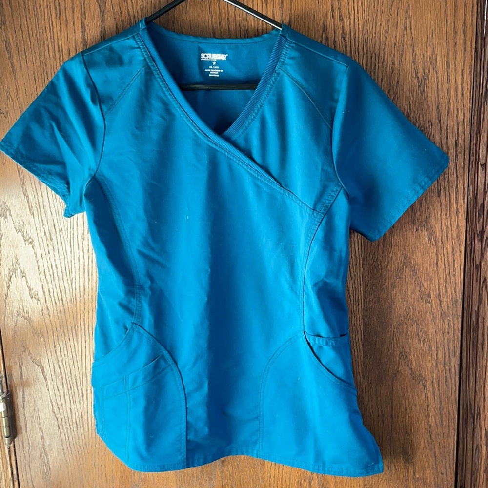 Scrub top